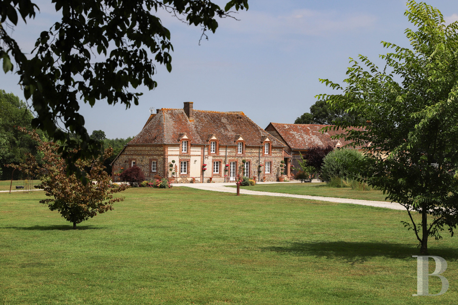 A former 18th century farmhouse with carefully renovated outbuildings on the edge of a forest in Perche - photo  n°45